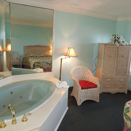 Baymont By Wyndham Virginia Beach Oceanfront Exterior photo